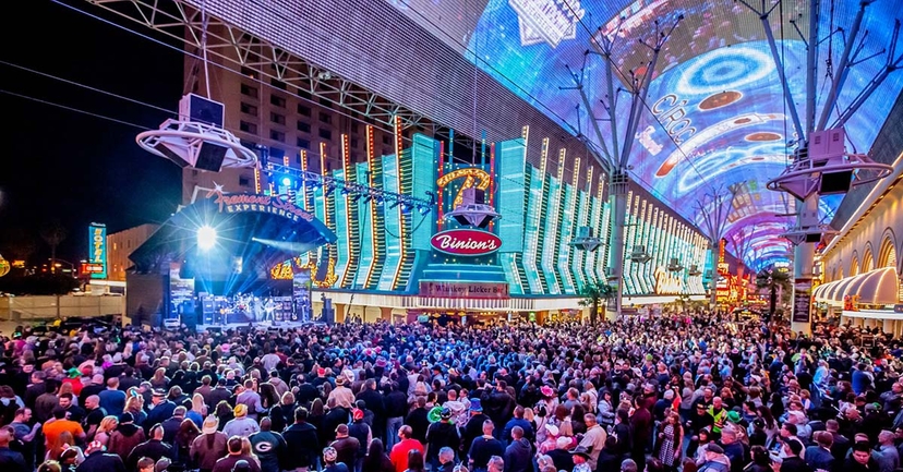 https://res.cloudinary.com/see-sight-tours/image/upload/v1714129064/strapi/Fremont_Street_Experience_597c27d3dc.jpg