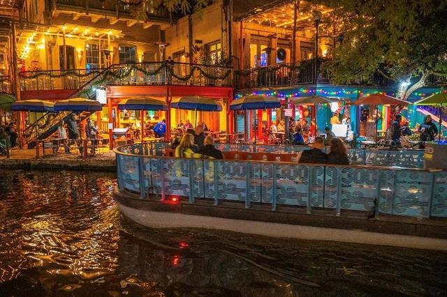 Things To do in San Antonio for Couples and Adults - See Sight Tours