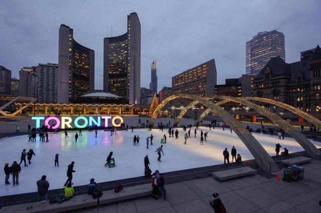 Visiting Toronto in December - See Sight Tours