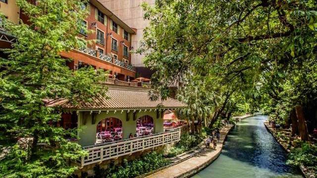 Riverwalk Restaurants, San Antonio - See Sight Tours