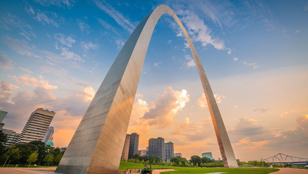 Downtown-St.-Louis,-Missouri,-USA-viewed-from-below-the-arch..jpg