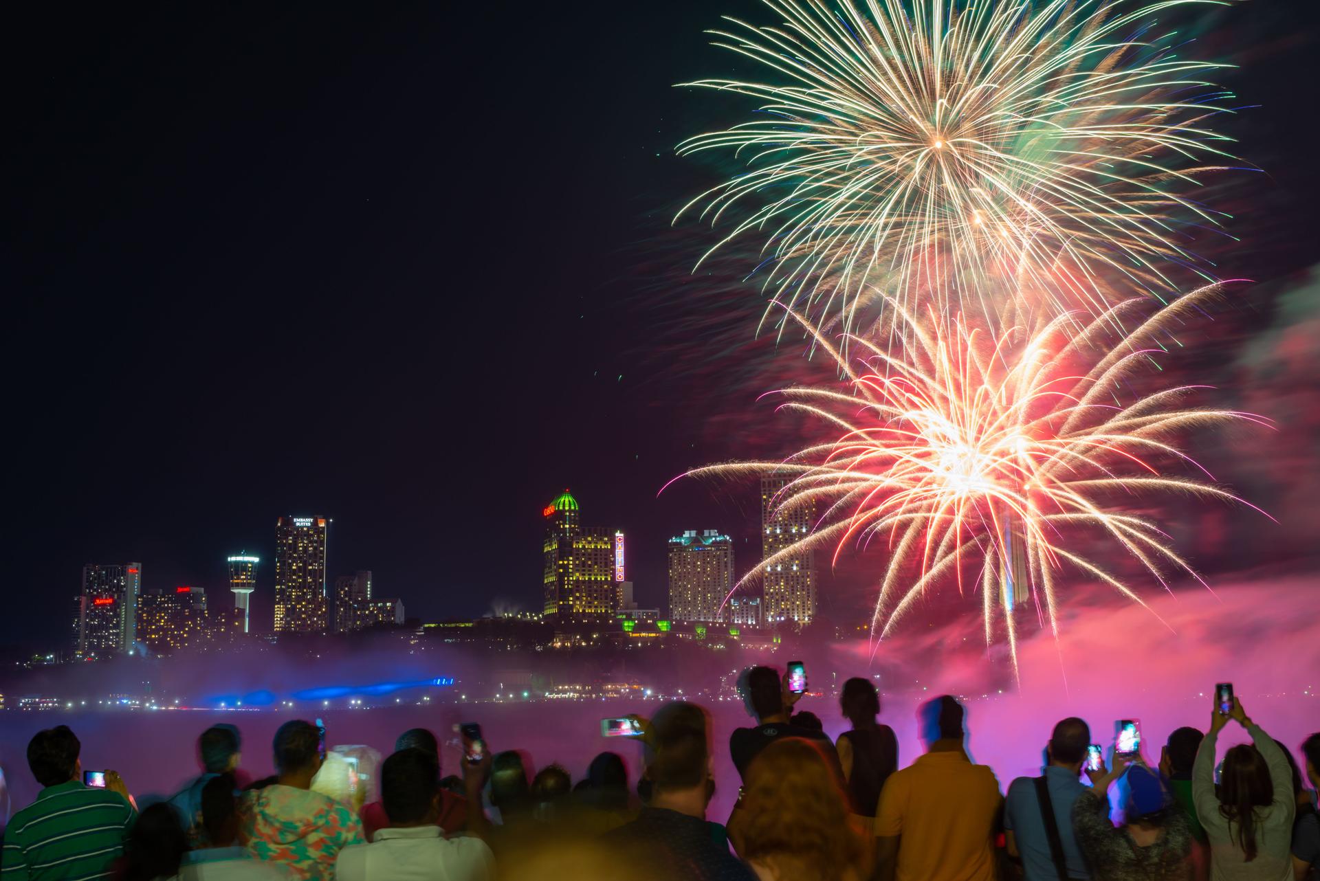 Night on Niagara Walking Tour W/ Fireworks Cruise + Dinner