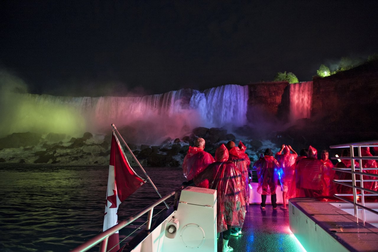 https://res.cloudinary.com/see-sight-tours/image/upload/v1581439737/Hornblower-Niagara-fireworks-Cruise.jpg