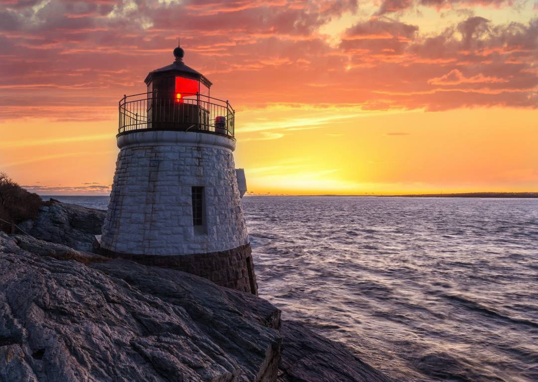 https://res.cloudinary.com/see-sight-tours/image/upload/v1581441843/castle-hill-lighthouse-newport.jpg