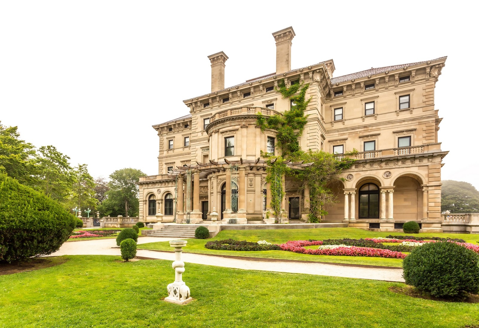https://res.cloudinary.com/see-sight-tours/image/upload/v1581441869/the-breakers-mansion.jpg