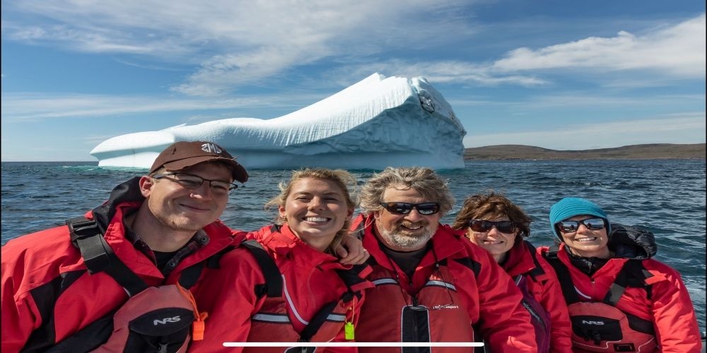 https://res.cloudinary.com/see-sight-tours/image/upload/v1679071504/strapi/12_Iceberg_47534d36bb.jpg