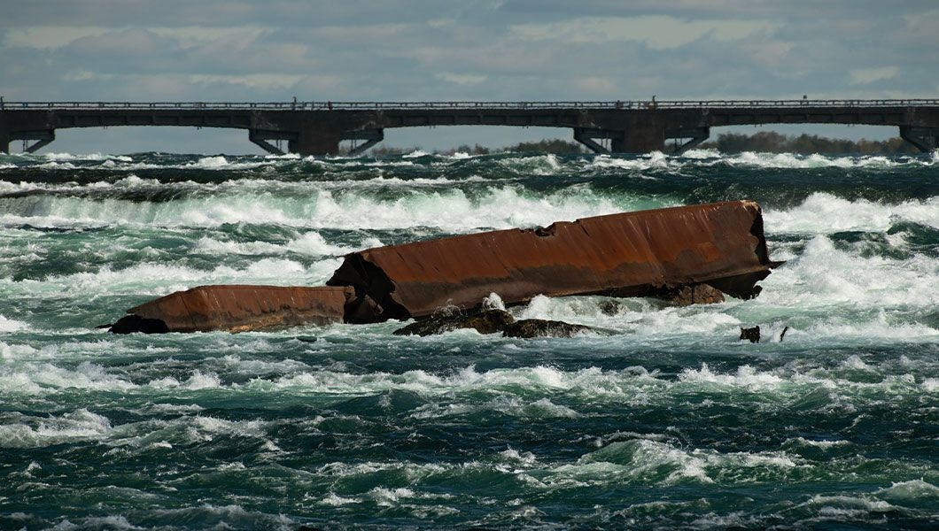 https://res.cloudinary.com/see-sight-tours/image/upload/v1744790476/strapi/Old_Scow_Niagara_Falls_948421f3ab.jpg