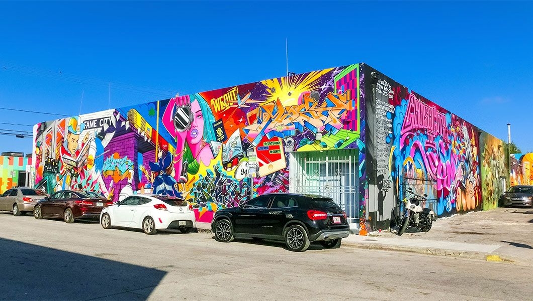 https://res.cloudinary.com/see-sight-tours/image/upload/v1744953726/strapi/The_street_and_cars_at_Art_Wynwood_in_Miami_USA_3264c48fd5.jpg