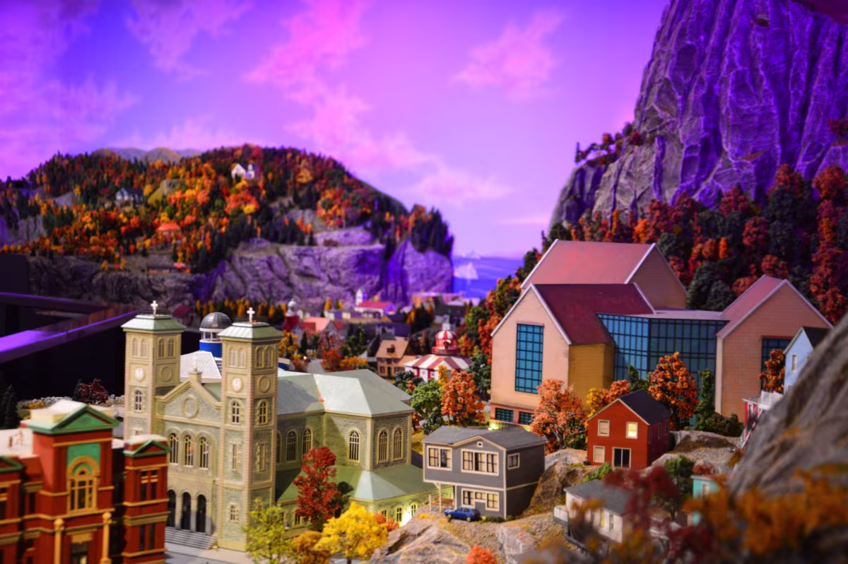 Best of Toronto Tour + Little Canada Discovery