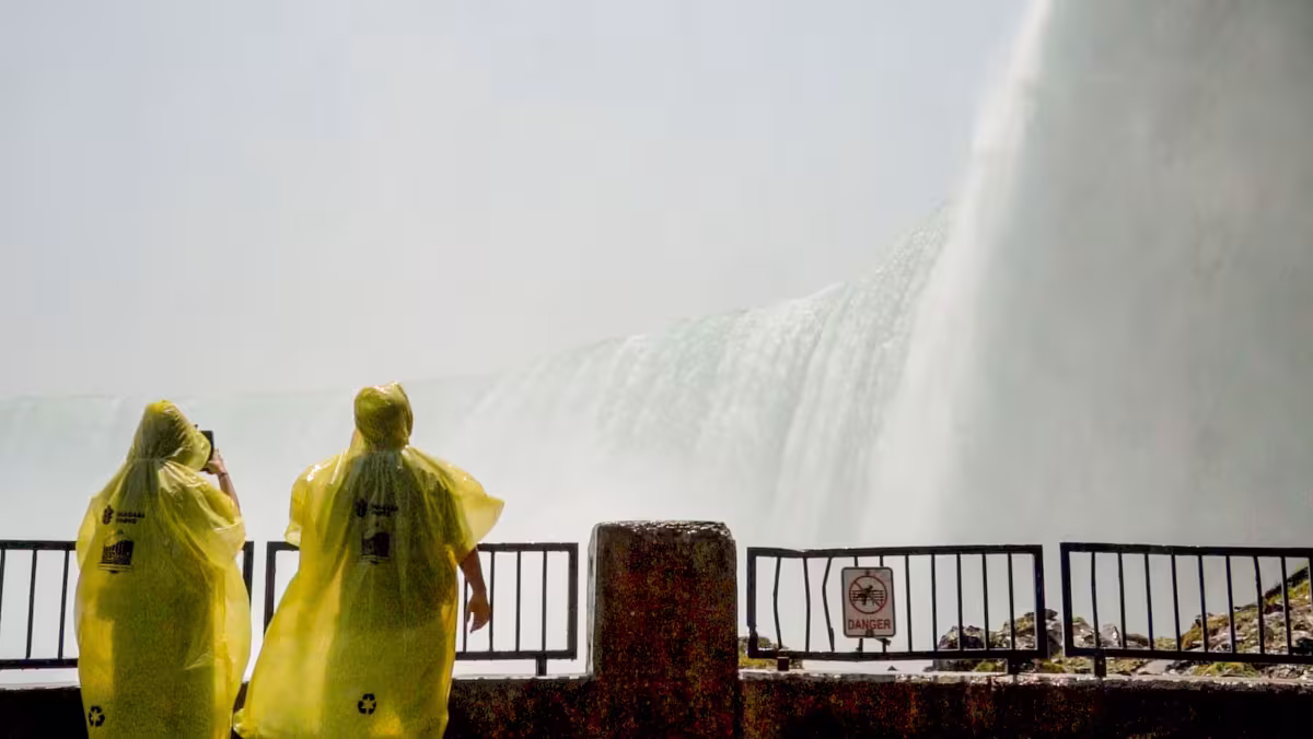 Best Niagara Falls Tour Back View.jpg